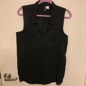 Sleeveless black button down top